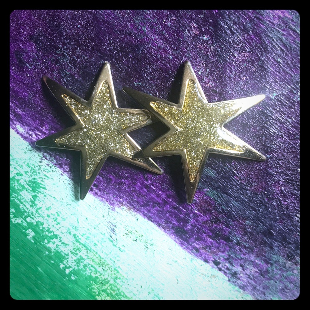 Gold star earrings with glitter